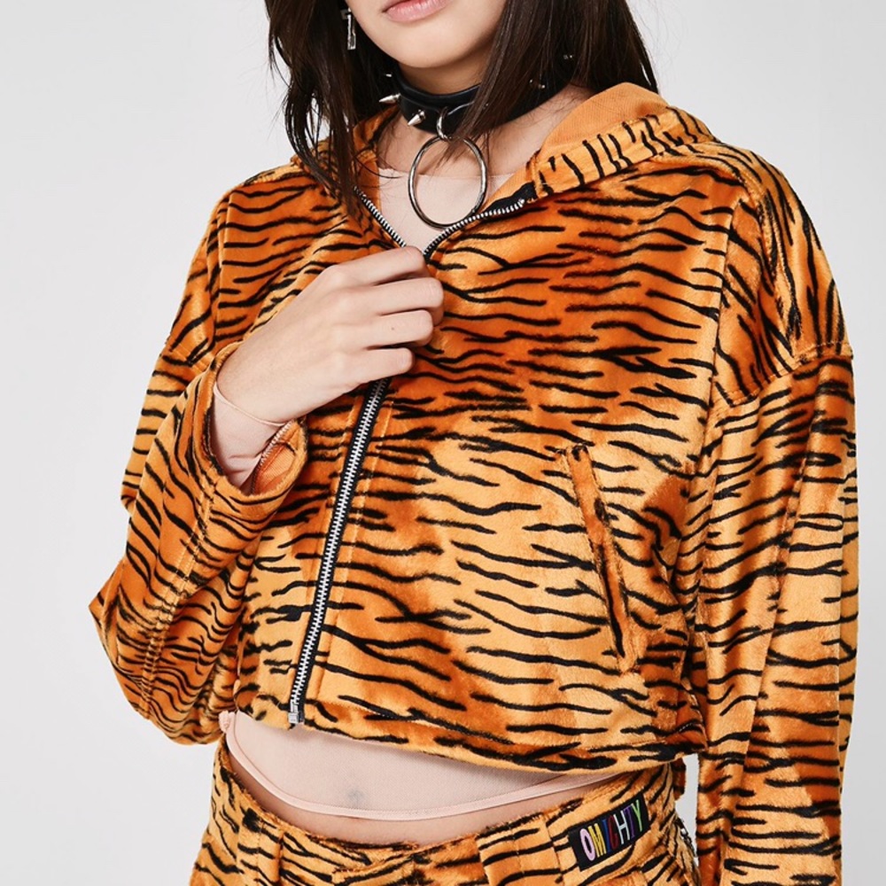 OMIGHTY Tiger fur print cropped hoodie